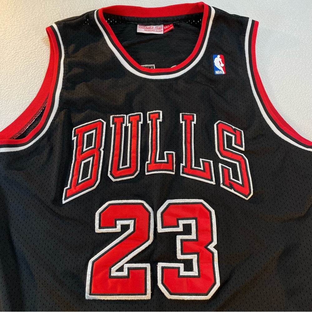 Mitchell & Ness Unisex Michael Jordan 1997-98 Chicago Bulls Jersey Size Large